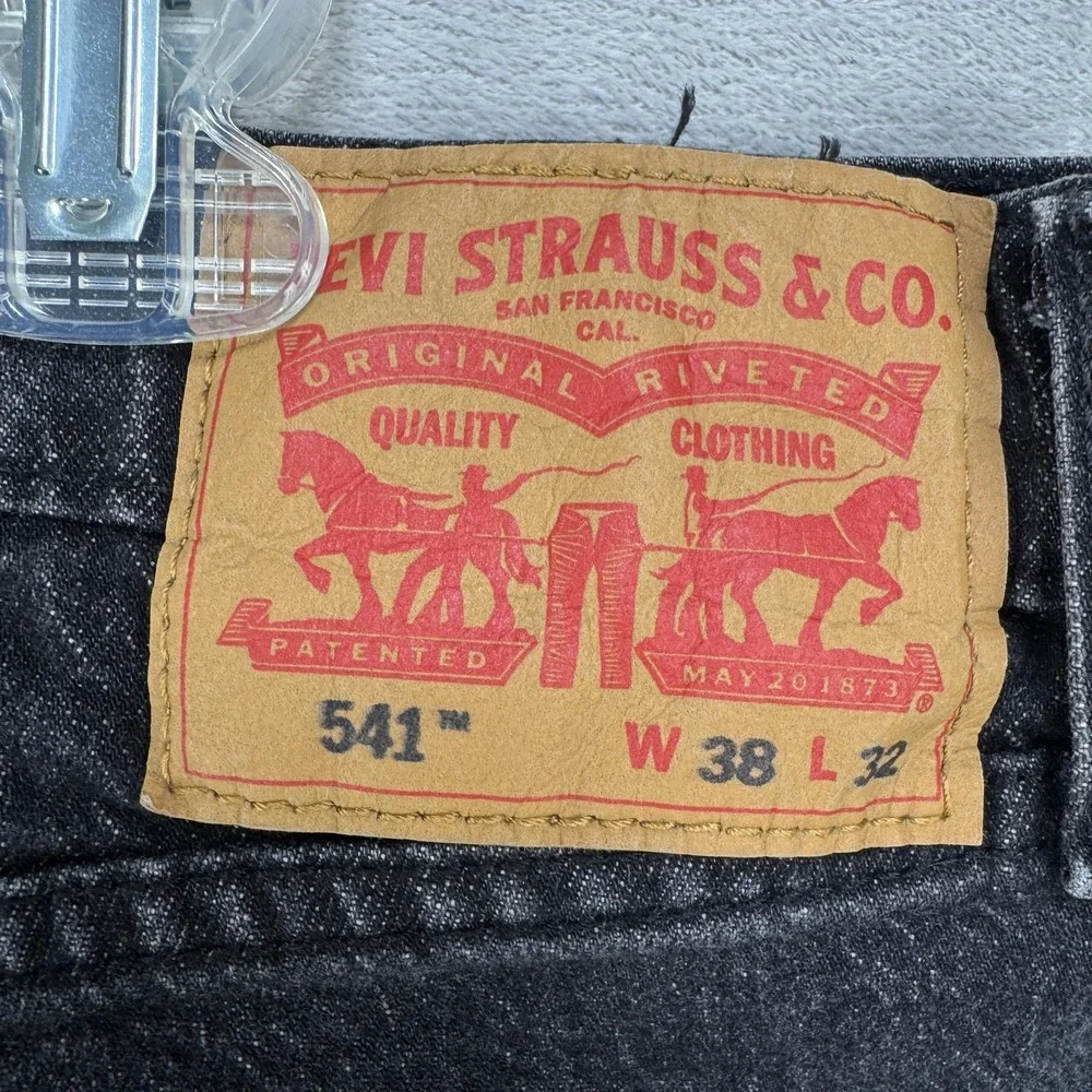 Levis 541 Jeans Mens 38x32 Black Wash Tapered Athletic Fit Stretch Denim
